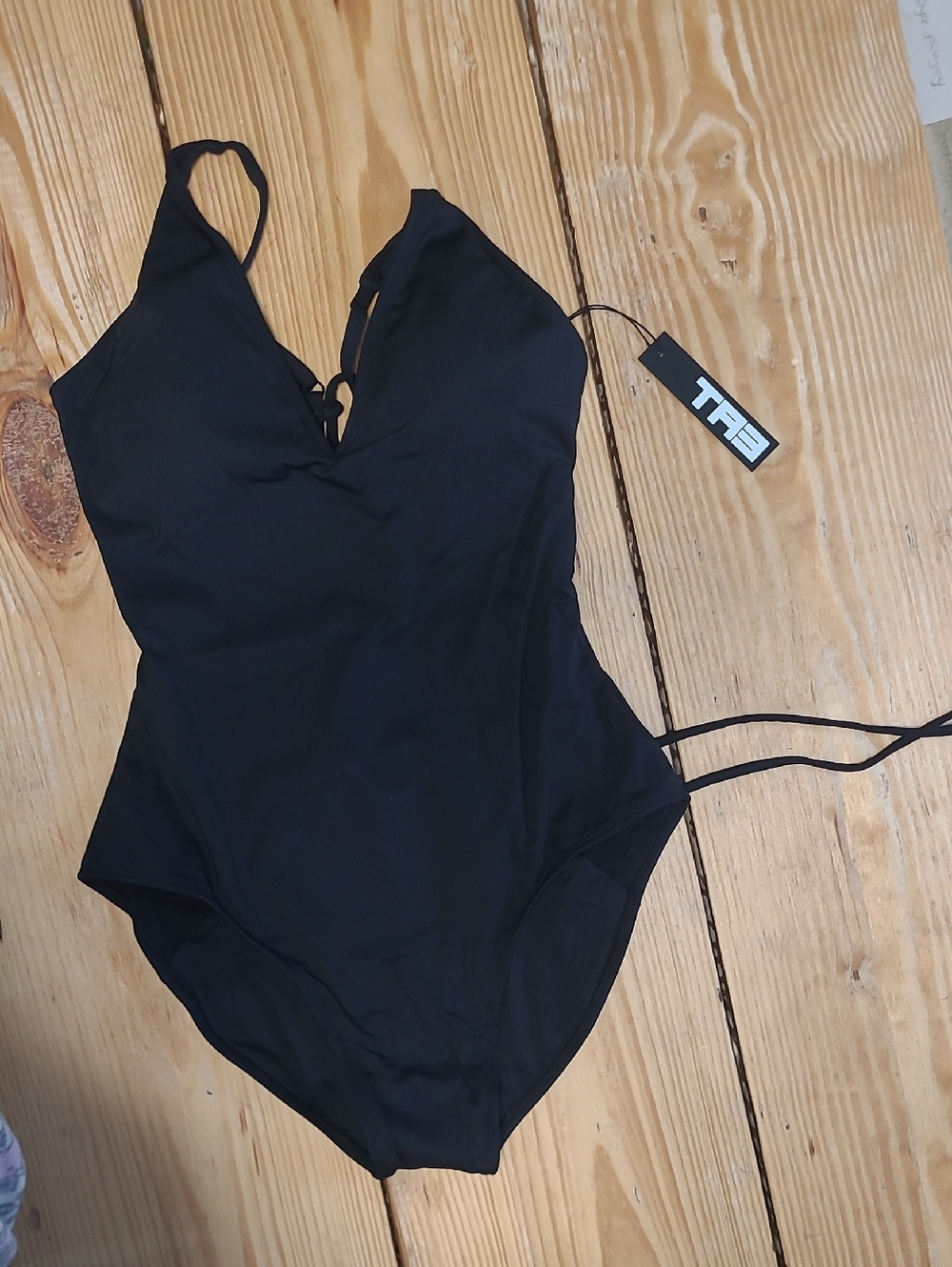 57. NWT  $175 STYLE PLUNGEY L SHORT